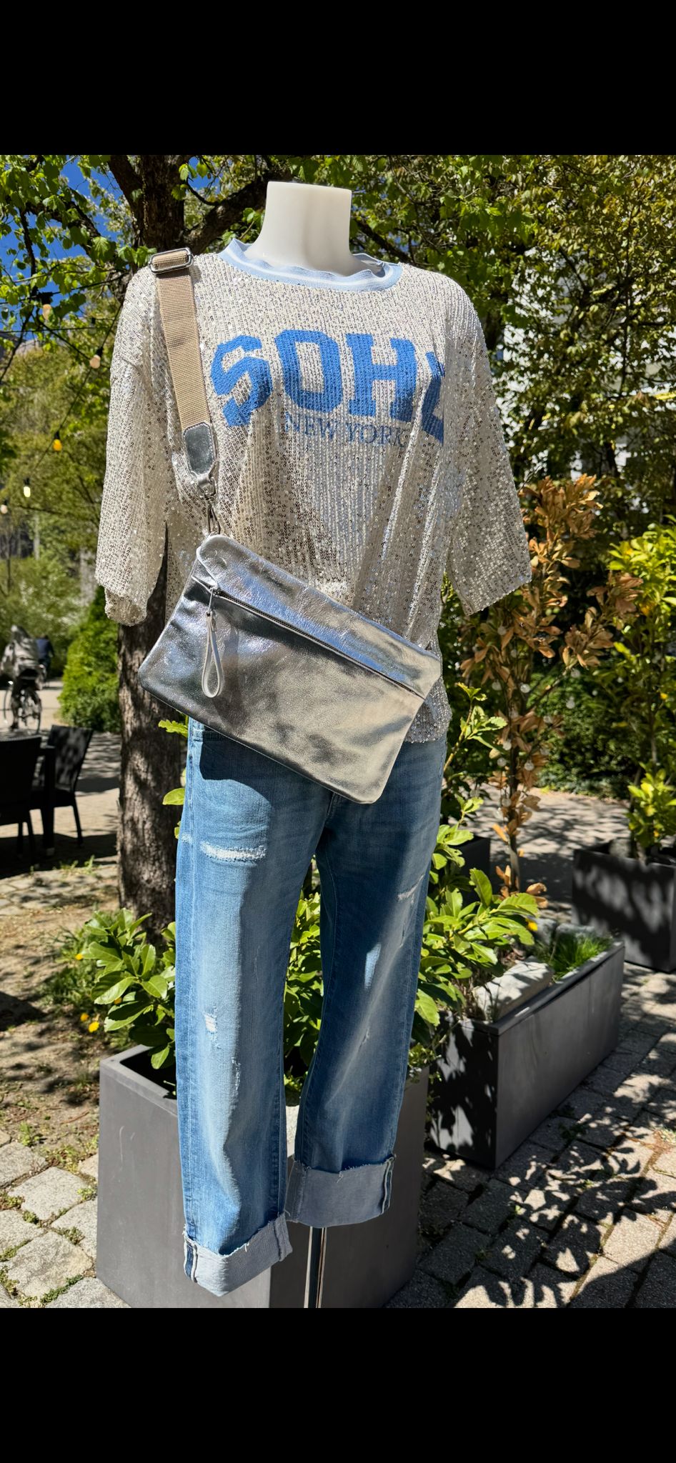 Jeans von Gang und Crossbody Bag von Pietag