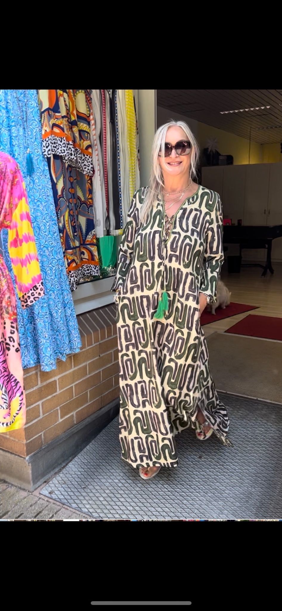 Kleid des eigenen Labels einfachschön